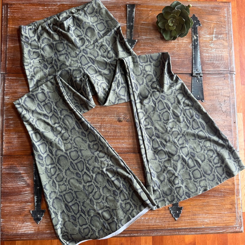 Green Snake Print Flare Pants - Picture 2 of 8